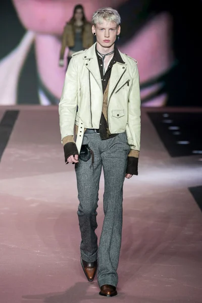 Look 9